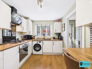 Kitchen/Breakfast Room- click for photo gallery